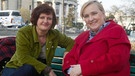 Von links: Annette Dittert im Gespräch mit der polnischen Europaabgeordnete Roza Thun, sie macht sich Sorgen um ihr Land. | Bild: BR/WDR/Kristian Baum