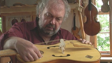 Der Geigenbauer Walter Waidosch aus Niederbayern. | Bild: BR
