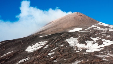 Der Ätna auf Sizilien ist mit rund 3.340 Metern Höhe der höchste, aktive Vulkan Europas. | Bild: BR/doclights/NDR Naturfilm/Gabriele Mastrilli