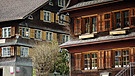 Bauen mit Holz - das hat Tradition in Schwarzenberg in Vorarlberg | Bild: BR/Stefan Held/Matthias Hlous