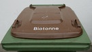 Eine braun-grüne Biotonne | Bild: picture-alliance/ dpa | Frank May