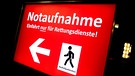 Ein Schild mit der Aufschrift «Notaufnahme»  | Bild: picture alliance/dpa | Hauke-Christian Dittrich