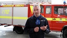 Rudolf Heinz steht vor Feuerwehr-Einsatzfahrzeug | Bild: BR