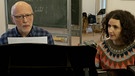 Älterer Pianoschüler beim Unterricht | Bild: BR