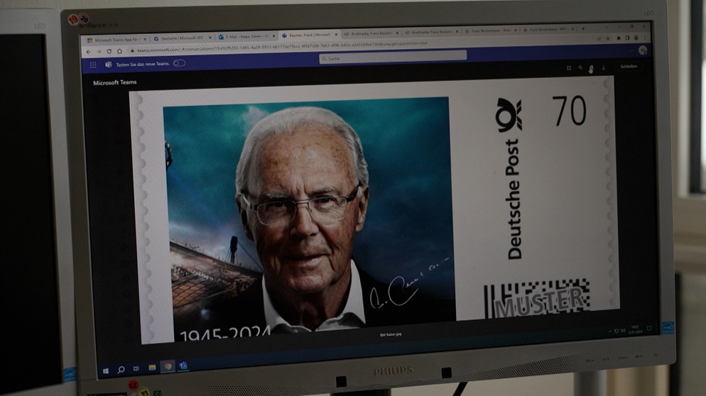 PC-Bildschirm mit Franz Beckenbauer auf einer Briefmarke  | Bild: BR