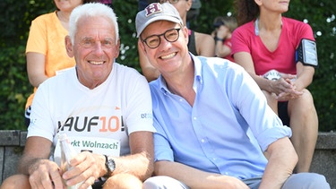 Von links: Laufcoach Manfred Skibbe und Prof. Martin Halle (Ärztliche Leitung, Zentrum für Präventation und Sportmedizin, TU München). | Bild: BR/Felix Hörhager