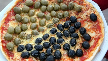 Pizza mit Oliven | Bild: picture-alliance/dpa