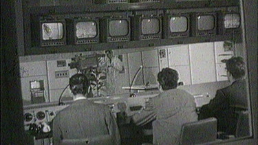 Schwarz-Weiß-Foto eines Regieraums eines alten Fernsehstudios | Bild: BR