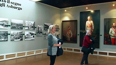 Besucher in der Ausstellung | Bild: BR