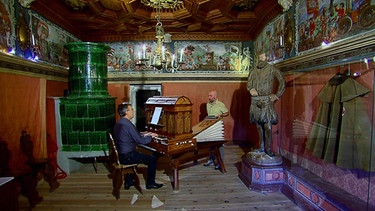 Peter Waldner spielt Orgel. | Bild: BR