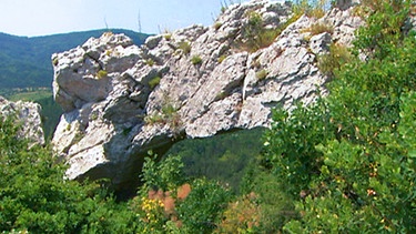 Eine natürliche Felsbrücke im Veliki Badin | Bild: BR