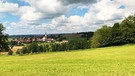 Im Süden der Gatterberge liegt die Gemeinde Kirchdorf. Ein idyllischer Ort im Landkreis Mühldorf am Inn, mit etwa 1.400 Einwohnern. | Bild: BR