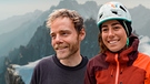Anna und Julian aus der Bergmenschen Staffel 9 vor verschneitem Berg (Montage) | Bild: BR/Luis Trautmann