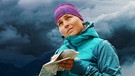 Katharina mit Landkarte, dunkle Wolken im Hintergrund (Montage) | Bild: BR/Josef Bayer