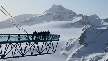 Plattform vor dem höchsten Berg Nordtirols, der Wildspitze | Bild: BR/Georg Bayerle