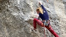 Martina Demmel beim Klettern | Bild: BR/Michael Düchs