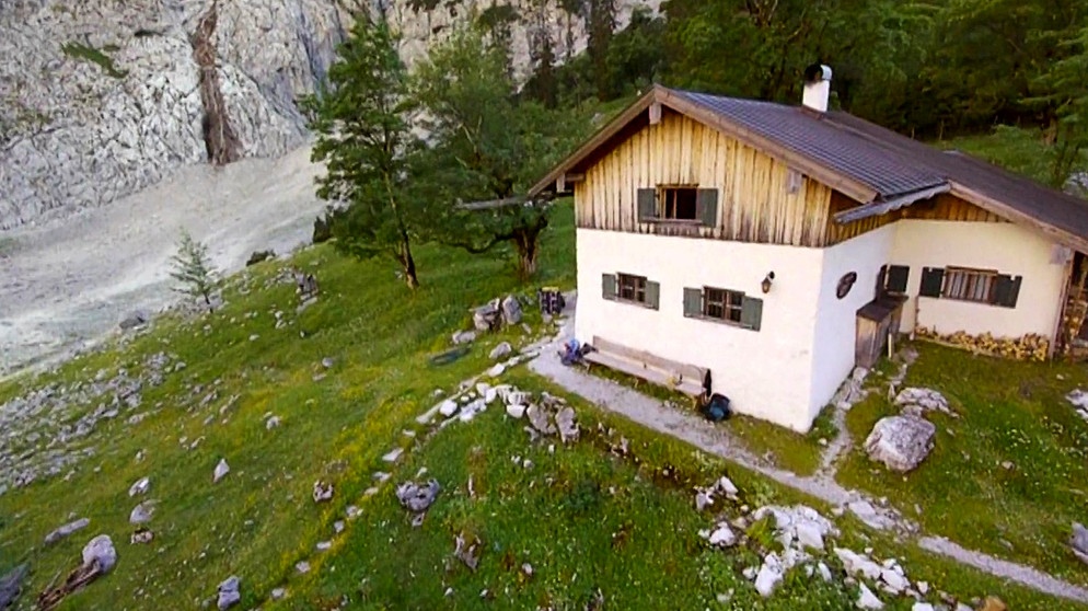 Oberreintalhütte aus der Drohnenperspektive  | Bild: BR