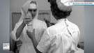 Zwei Krankenschwestern bei der Arbeit | Bild: BR Archiv