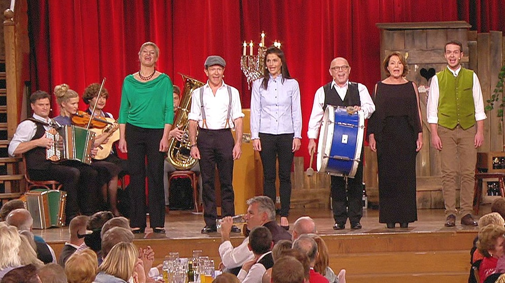Die Künstler der Sendung mit dem Begrüßungslied in der Volkssängerrevue Brettl-Spitzen VIII. | Bild: BR