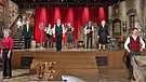 Der Brettl-Spitzen-Chor in der Volkssängerrevue Brettl-Spitzen XV. | Bild: BR