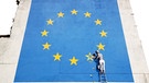 Banksy - Europaflagge an Hauswand | Bild: BR