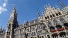 Blick auf Marienplatz mit Rathaus in München | Bild: picture-alliance/dpa