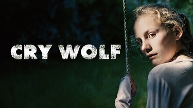 Key Visual "Cry Wolf": Holly (Flora Ofelia Hofmann Lindahl) im Garten ihrer neuen Pflegefamilie. | Bild: ARTE/BR/DR/Michella Bredahl