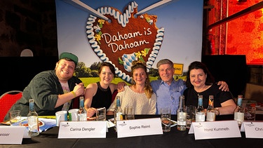 Dahoam is Dahoam: DiD-Autorentour in Breitengüßbach; von links: Andi Giesser, Carina Dengler, Sophie Reiml, Horst Kummeth und Christine Reimer. | Bild: BR