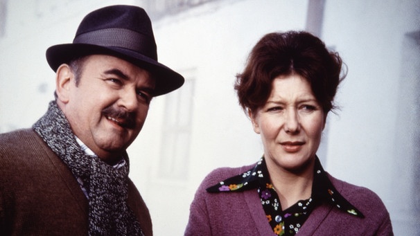 Walter Sedlmayr als Josef Hartinger und Veronika Fitz als seine Frau Rosa Hartinger in der Serie "Der Millionenbauer" | Bild: BR