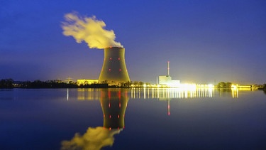 Kernkraftwerk Isar / Ohu nahe dem niederbayerischen Landshut  | Bild: picture alliance / blickwinkel/allOver/TPH | allOver/TPH