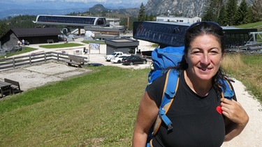 Architektin Marlene Roner beim Wandern in den Dolomiten | Bild: BR/Georg Bayerle