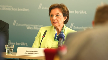 Bayerische Sozialministerin Emilia Müller  | Bild: BR