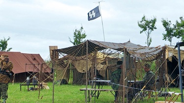 Das Lager mit der SS-Flagge | Bild: BR