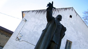 Eine Leninstatue | Bild: BR