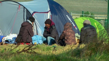 Flüchtlinge campen | Bild: BR