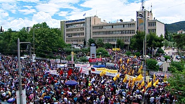 Demonstration vor dem Rundfunkgebäude | Bild: BR