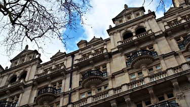 Luxuswohnungen Whitehall Court | Bild: BR
