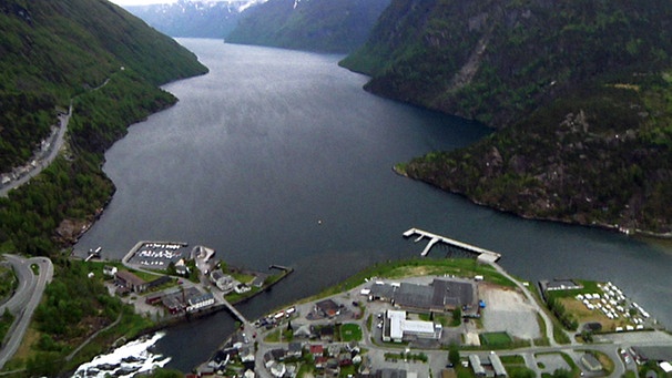 Der Fjord und Hellesylt | Bild: BR