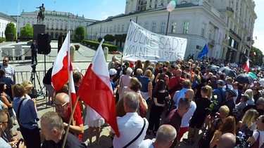 Demonstration in Warschau | Bild: BR