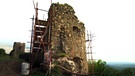 Burgruine von Kapucany mit Gerüst | Bild: BR