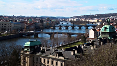Prag: Blick auf Moldaubrücken | Bild: BR