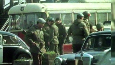 Soldaten auf der Straße beim Putsch 1980 | Bild: BR