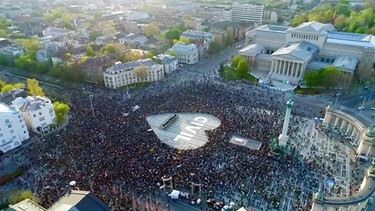 Mazedonien Proteste in Budapest | Bild: BR