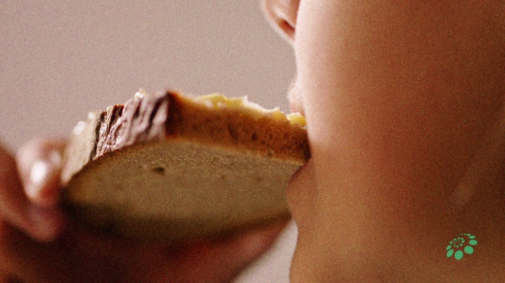 Kind isst Butterbrot | Bild: BR
