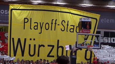 Banner zu Basketball-Playoffs Würzburg. | Bild: BR