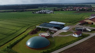 Drohnenaufnahme der Biogasanlage Großweismannsdorf. | Bild: BR