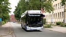 Wasserstoffbus bei der Fahrt durch Bayreuth. | Bild: BR