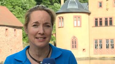 BR-Reporterin Katrin Küx war am Mespelbrunner Wasserschloss mit von der Partie. | Bild: BR