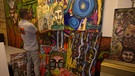 Künstler Aaro Pinto in seinem Atelier. | Bild: BR