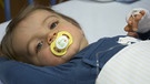 Ein Kind mit Herzfehler ist zur Behandlung in der Kardiologie im Uniklinikum Erlangen. | Bild: BR